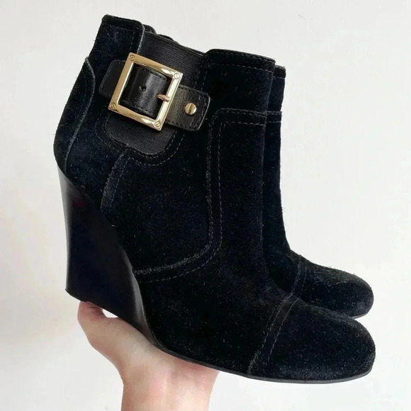 Tory Burch Suede Ankle Boots Wedge Heel Black Leather Gold Buckle Womens 9 - Picture 2 of 11